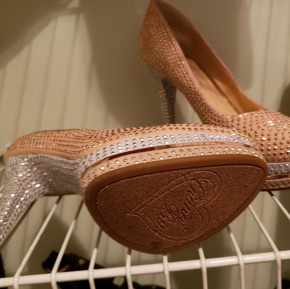 Shoes - Picture 3 of 8